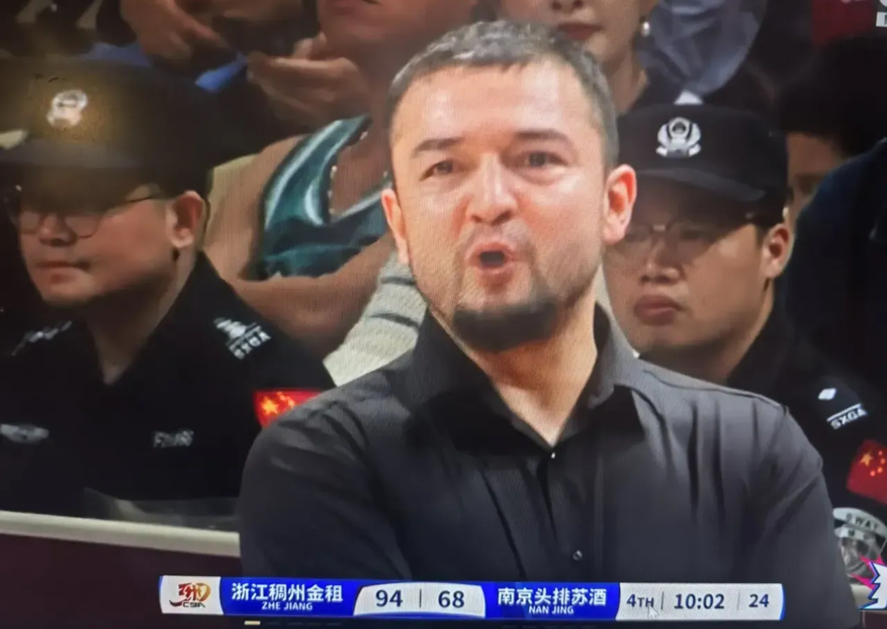 伯恩利主教练表态留队，球迷感慨球队命运(伯恩利足球俱乐部主教练是谁)