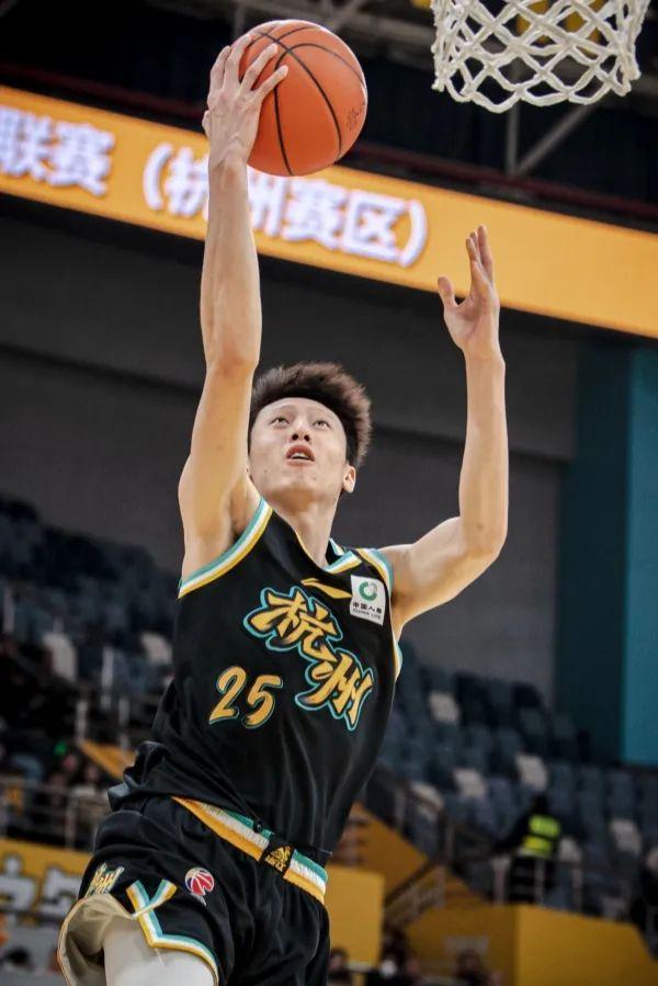 浙江广厦雄狮投资人赛后质疑裁判判罚