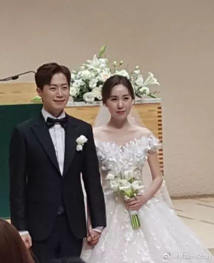 法国中场贡多齐本周四在罗马举行婚礼，部分队友应邀出场