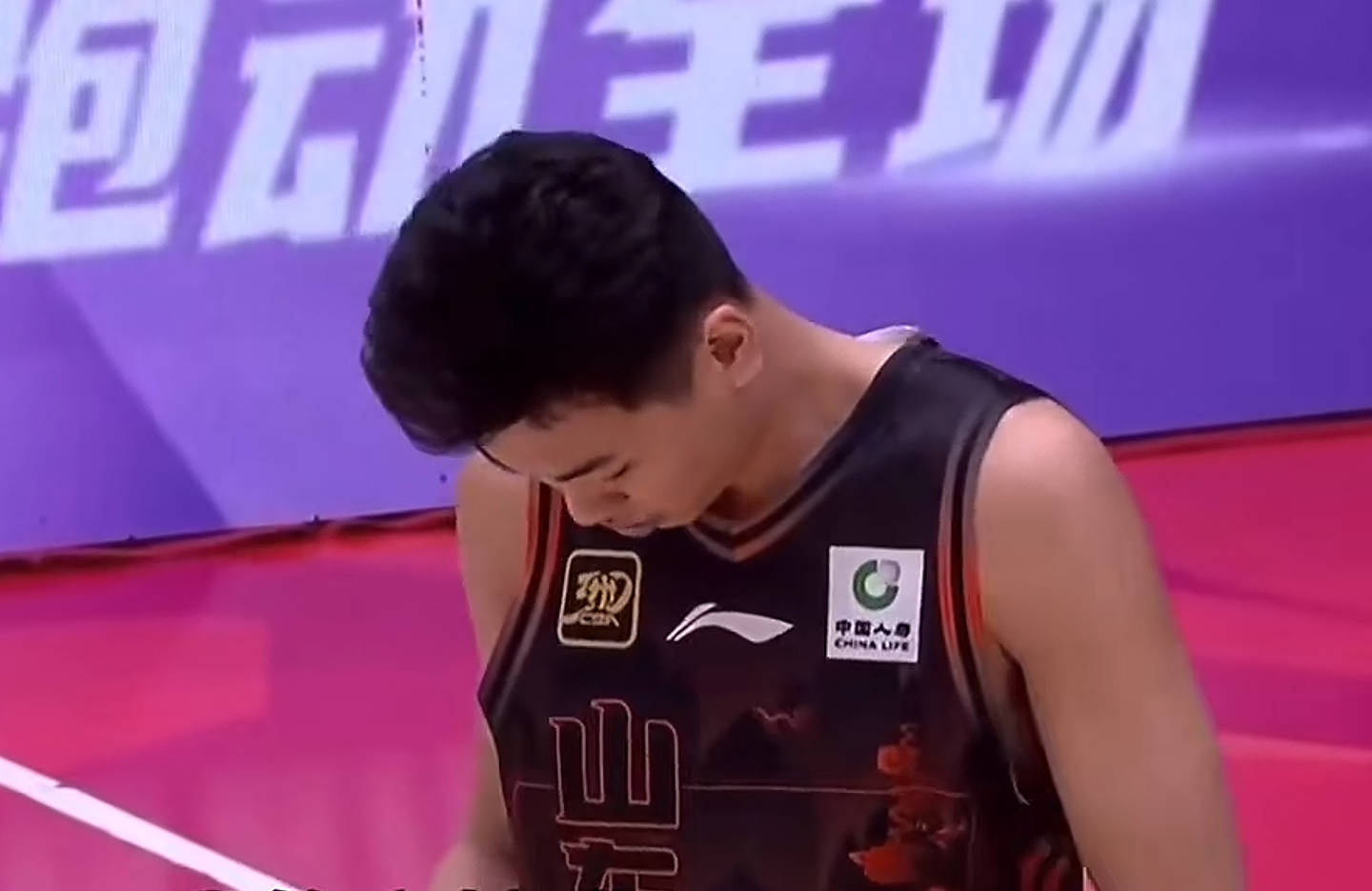 邱彪指导山东男篮训练：有投篮机会不投什么时候投？怎么打球？
