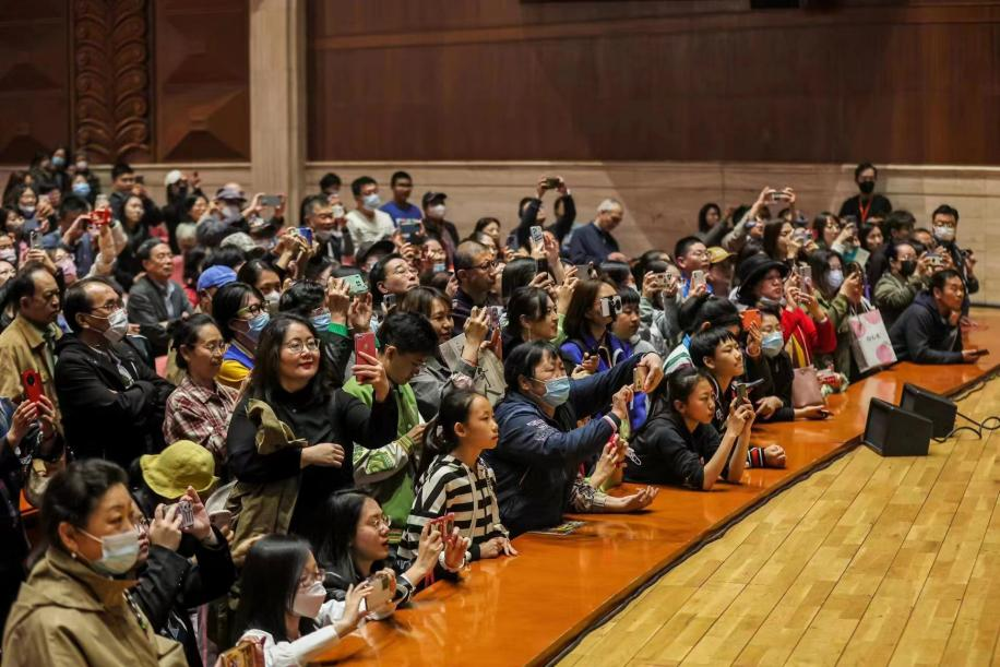 精湛技艺！精彩表现震撼全场观众